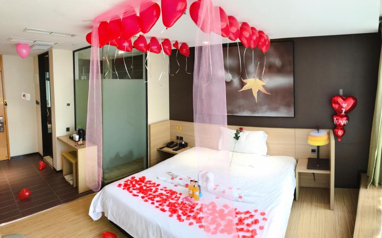 Iu Hotel Chongqing Jiefangbei Экстерьер фото